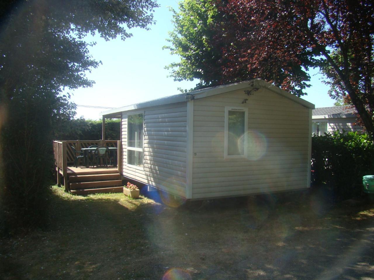 Camping Le Pigeonnier Saint-Crépin-et-Carlucet Exterior foto