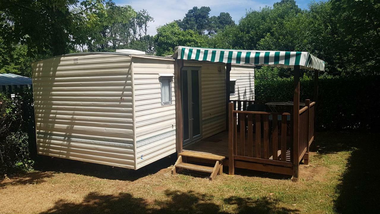 Camping Le Pigeonnier Saint-Crépin-et-Carlucet Exterior foto